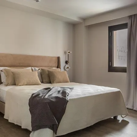 The Twelve Collection 4*