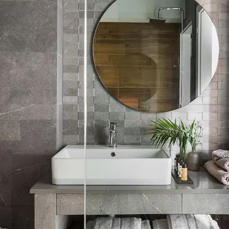 The Twelve Collection 4*