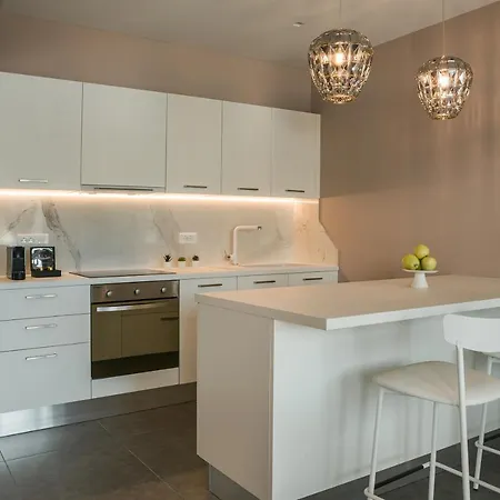 The Twelve Collection 4*