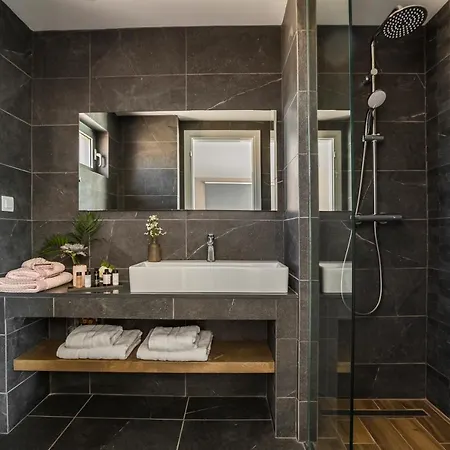 The Twelve Collection 4*