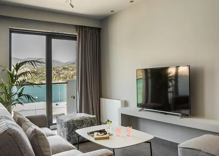 The Twelve Collection 4*