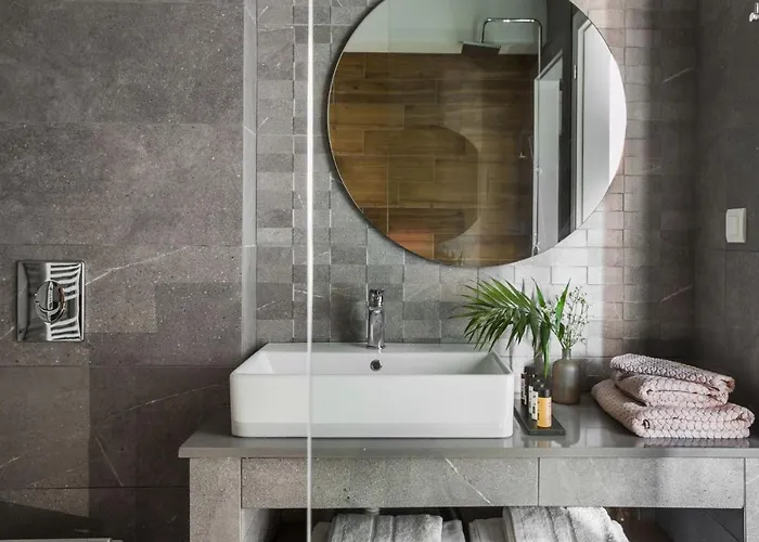 The Twelve Collection 4*