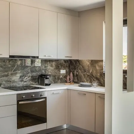 The Twelve Collection Apartmanhotel *